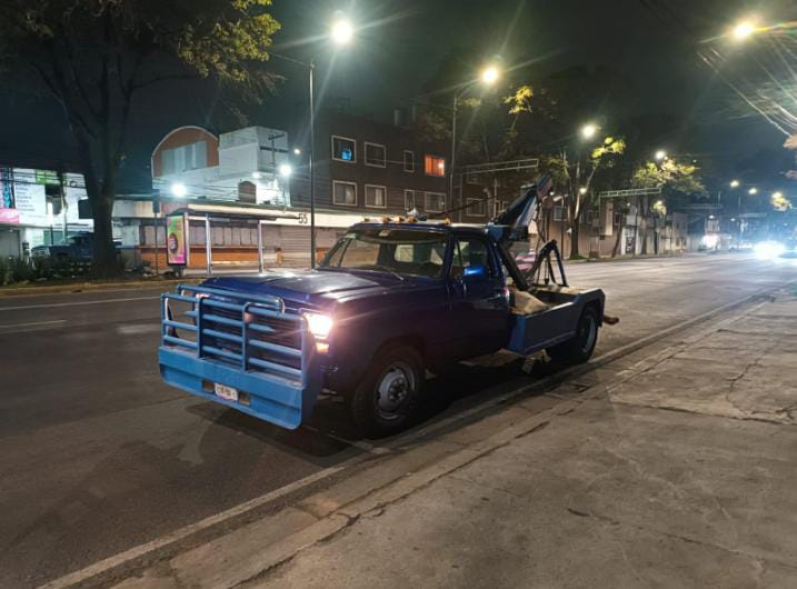 Equipo de Grúas Vallarta's Team realizando servicio de traslado vehicular en Ciudad de México